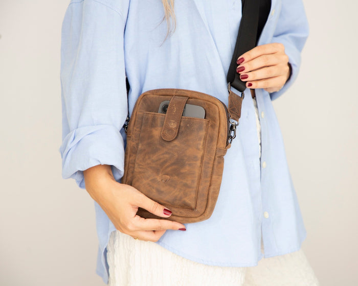Dillon Full‑Grain Leather Crossbody Bag – Distressed Coffee - BlackBrook Case