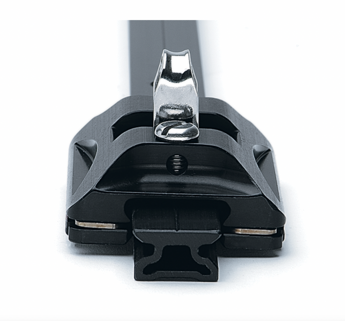 HARKEN 22mm Low-Load Car — Pivoting Shackle, Control Tangs